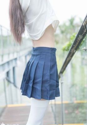 年轻的邻居的阿