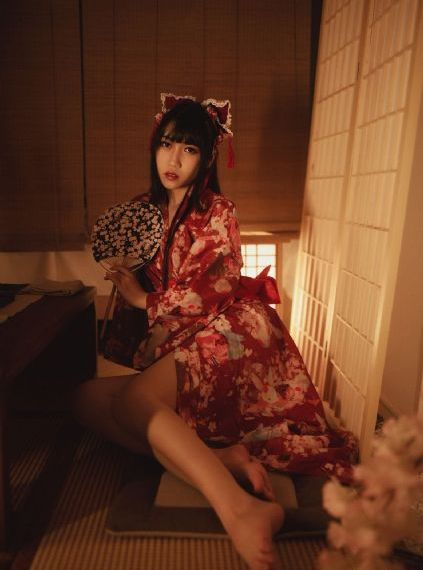 年轻的女教师2免费